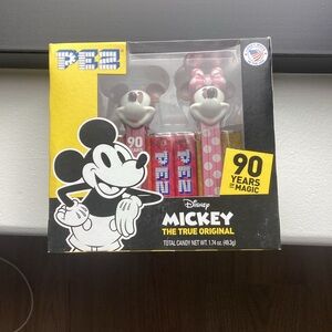 Disney Mickey and Minnie PEZ Dispenser Set - Unopened.expired candy